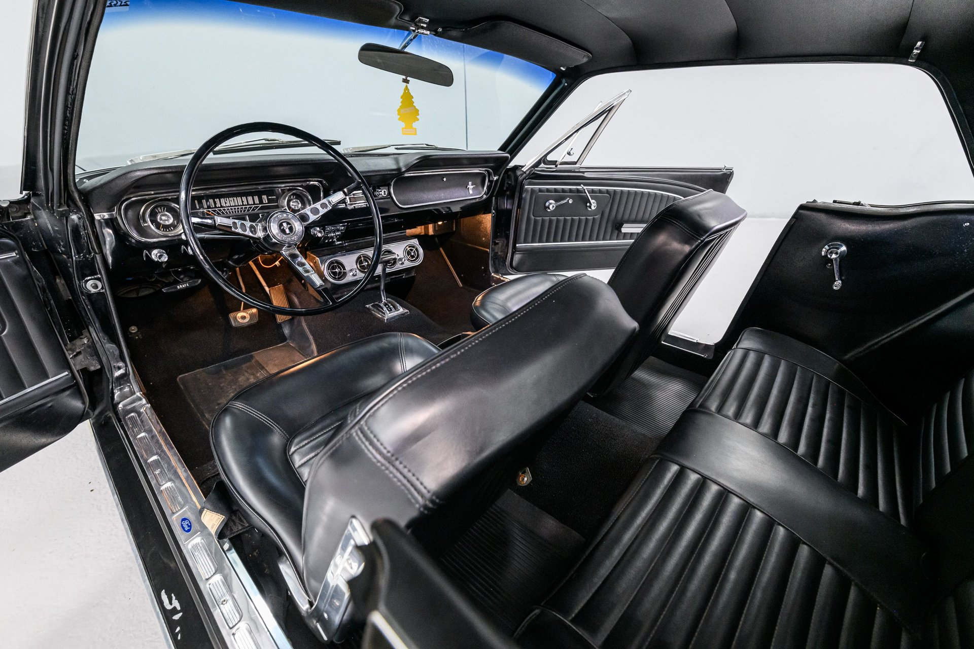 1965 Ford Mustang - Image 9