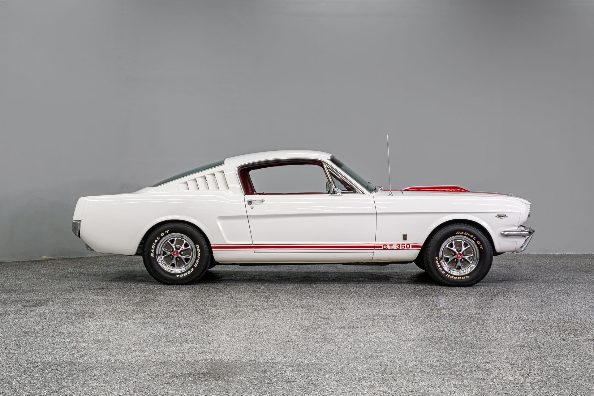 1965 Ford Mustang - Image 10